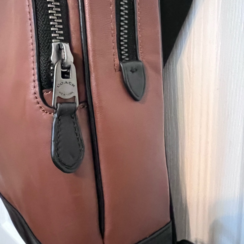 COACH Graham Pack crossbody bag. Brown and Black Leather. EUC. - Picture 4 of 10